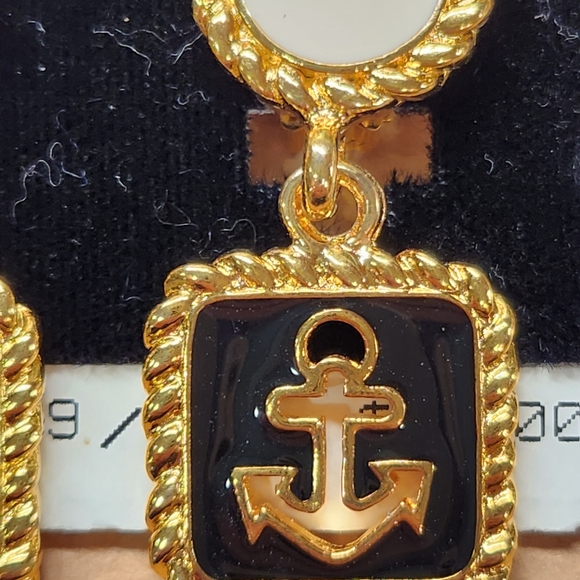 Anne Klein Goldtone Anchor Clip on Earrings. ⚓️ - Picture 3 of 5